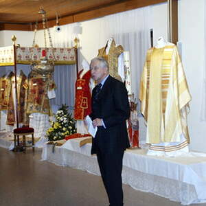 Pfarrer Dr. Puchberger eröffnet die Ausstellung Kirchenschätze	