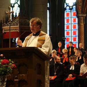 Der Hartkirchner Chor 'cantus toccare' bei der Vesper im Linzer Mariendom