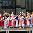 Volkstänze auf dem Linzer Domplatz