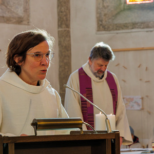 Pastoralassistentin Katharina Brandstetter bei der Seelsorgeteam-Beauftragung